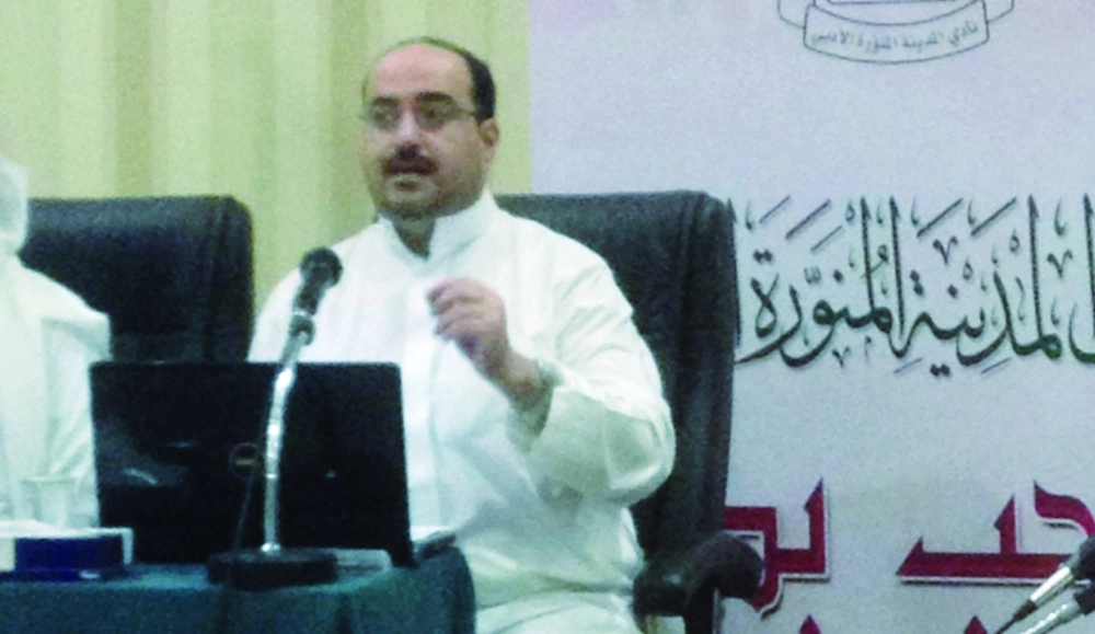 فاروق شهاب الدين متحدثا أثناء المحاضرة          (مكة)