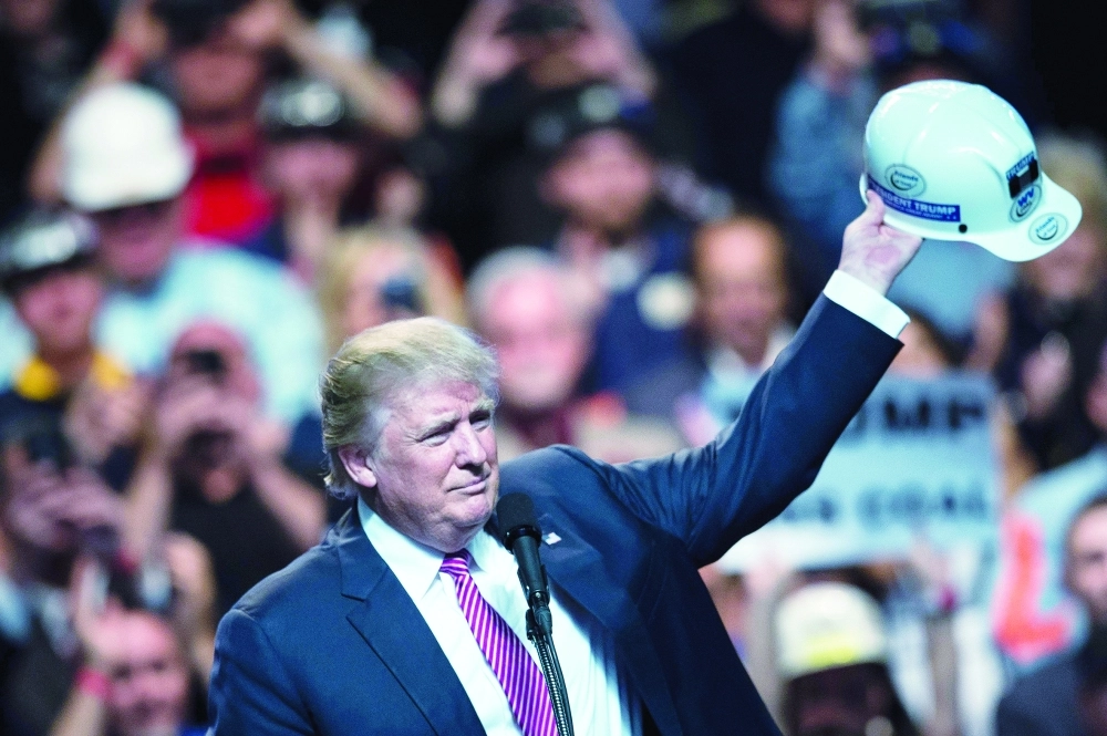 ترامب يتحدث في ويست فيرجينيا   (أ ف ب)