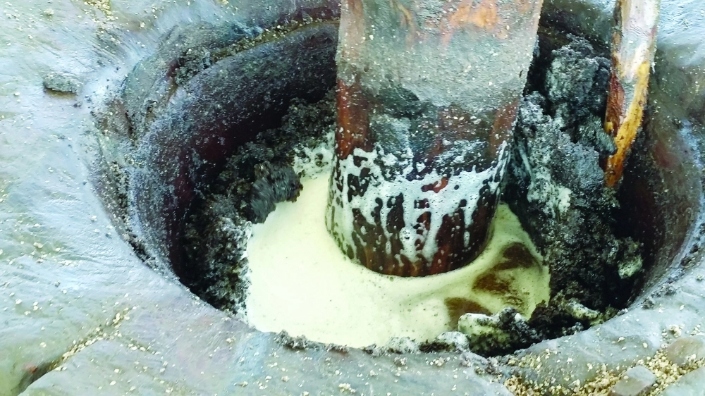 زيت السمسم خلال عملية العصر