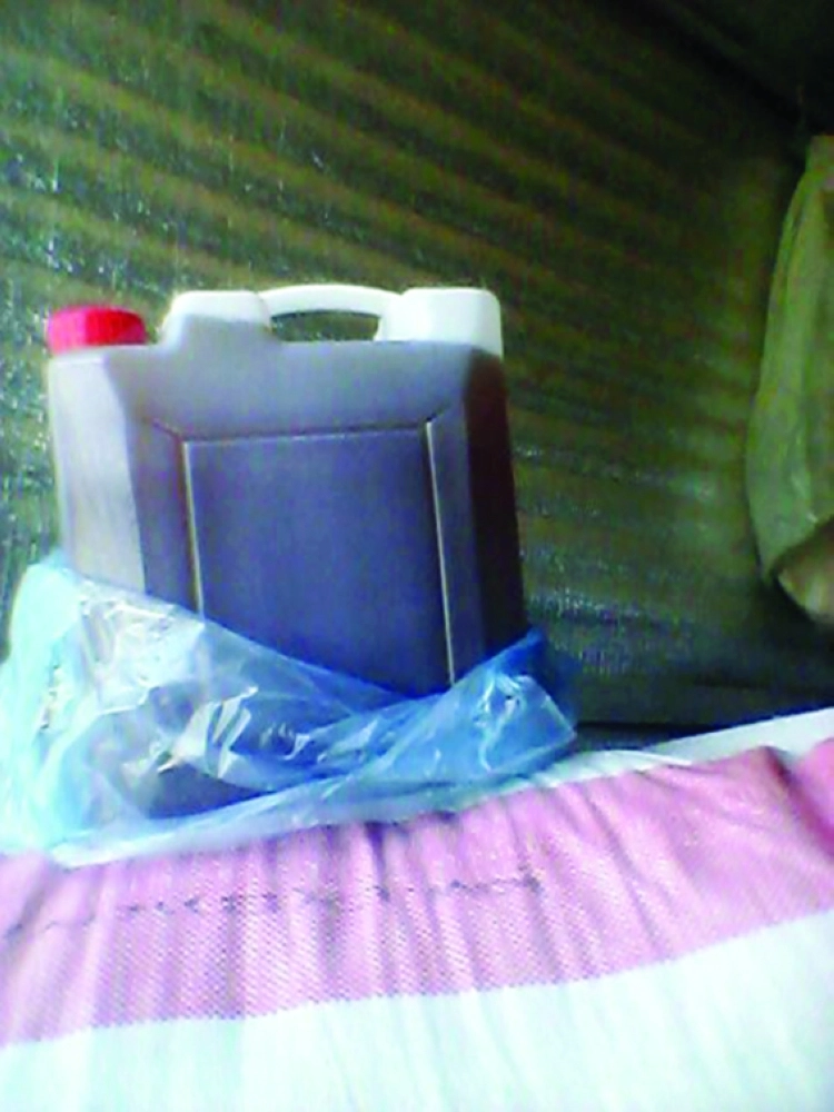 عبوات زيت السمسم بعد تصفيته