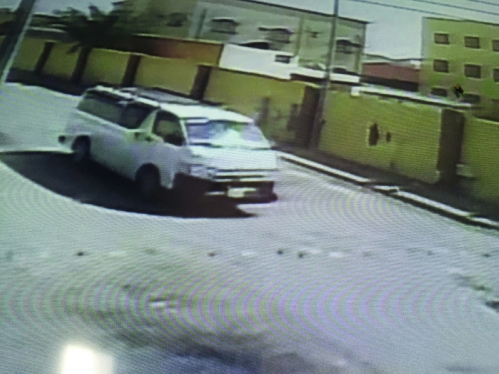 سيارة التقطتها كاميرا مسجد آل منجم وهي تهرب خادمة          (مكة)