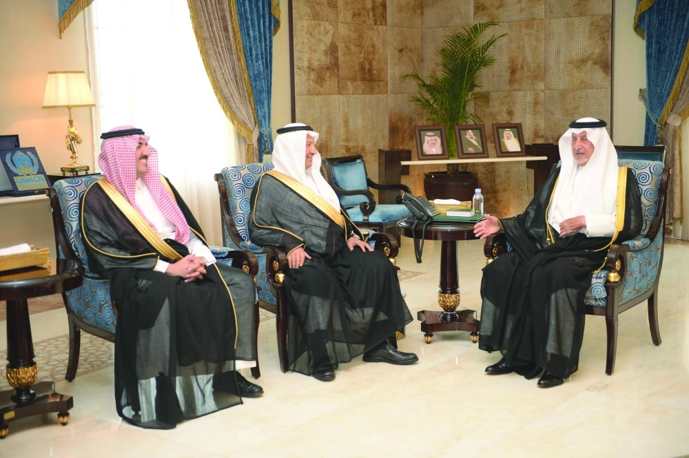 .. وخلال لقائه عبدالعزيز الرويس 