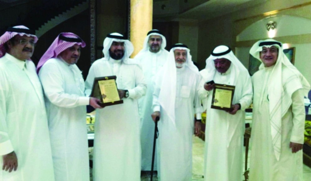 تكريم للمسؤولين والخبراء                                                   (مكة) 