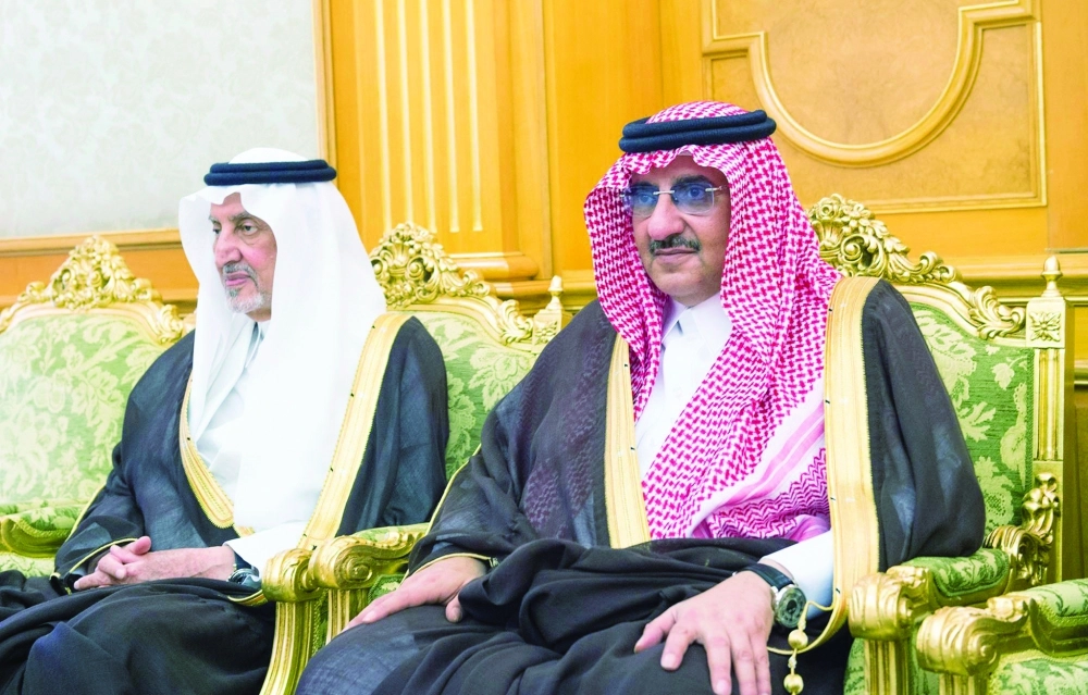 الأميران خالد الفيصل ومحمد بن نايف خلال اللقاء
