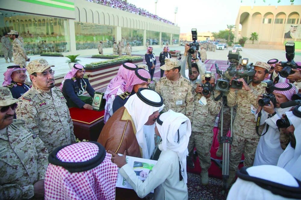 متعب بن عبدالله مرحبا بأحد أبناء شهداء الواجب (زياد الرزيزاء)