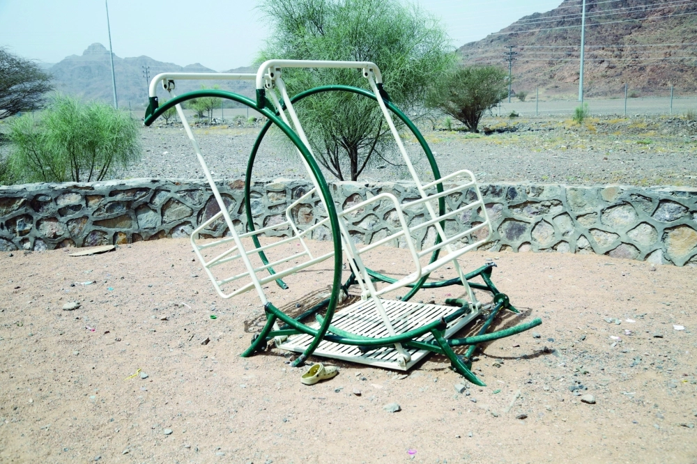 لعبة للأطفال بعد تحطيمها        (محمد عبداللطيف)