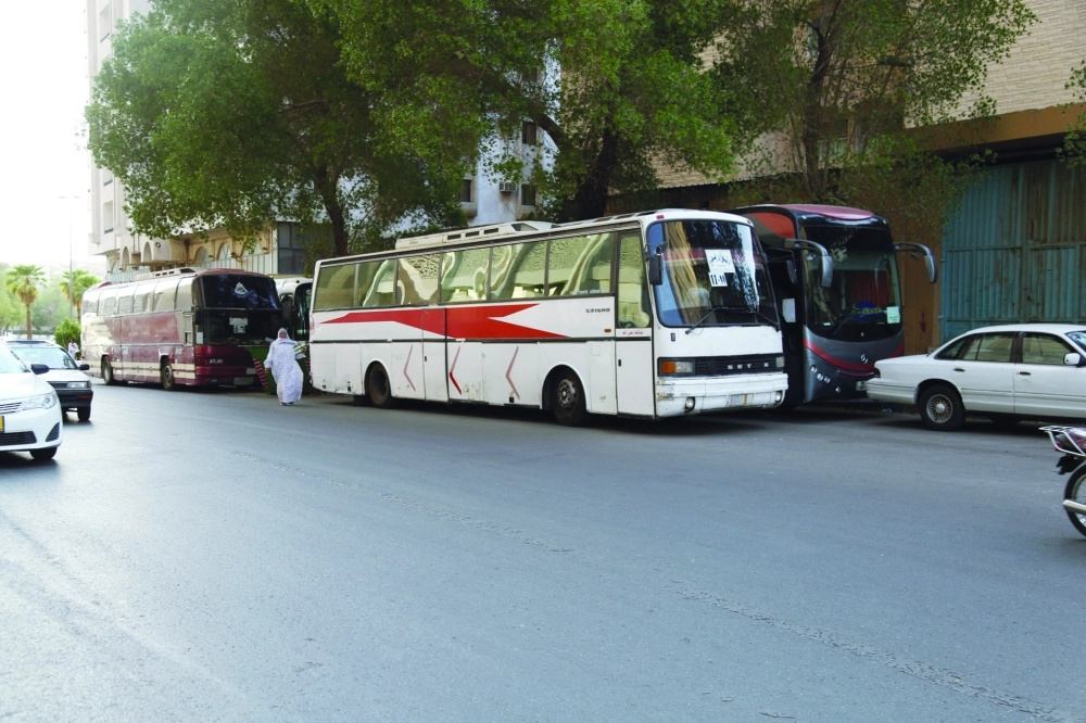 حافلات داخل الأحياء السكنية بمكة                           (أحمد جابر)