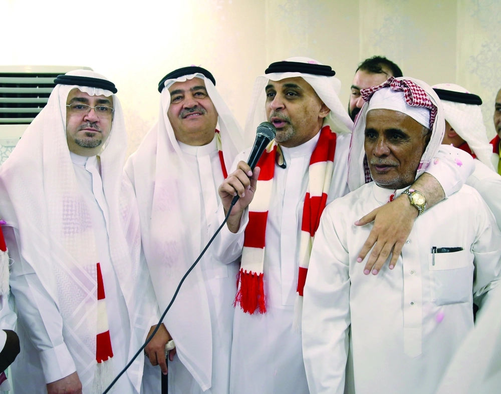 هشام مرسي يتحدث وإلى يساره الموركي         