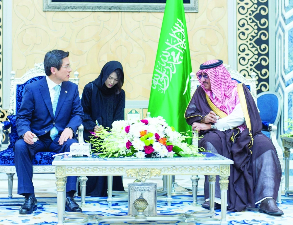 الأمير محمد بن نايف في حديث مع هوانج كيو آن   