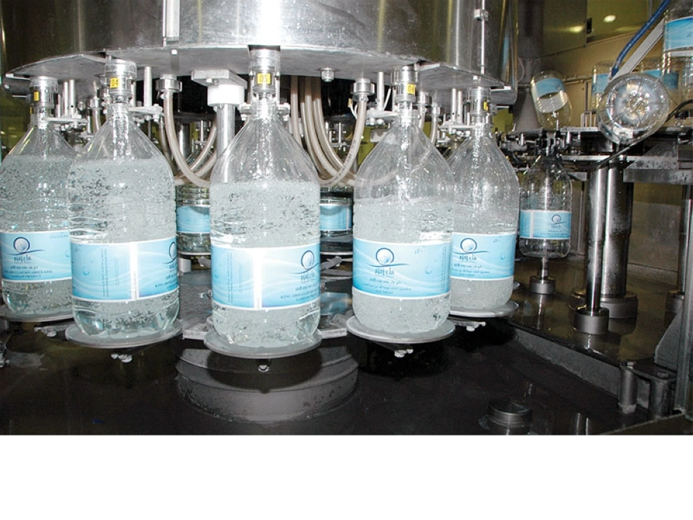 من مراحل تعبئة زمزم