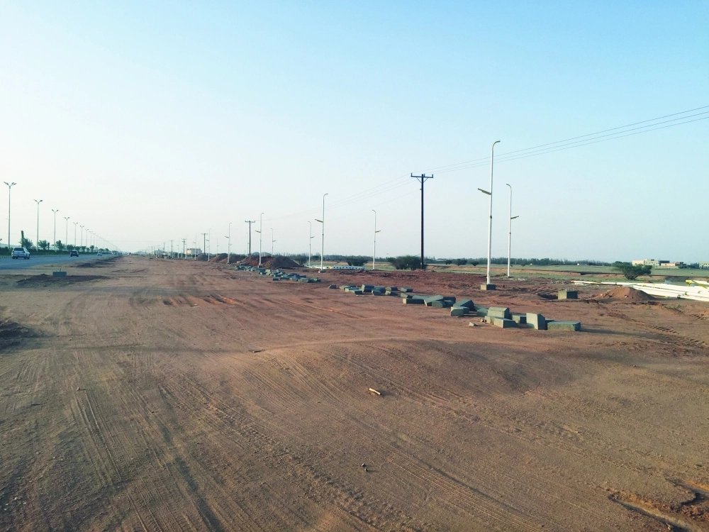 شارع ترابي داخل حي في مركز الحصينية      (مكة)