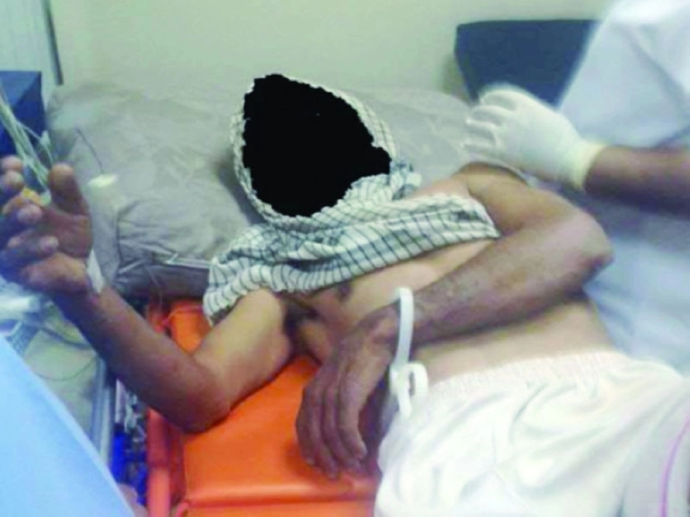 أحد المهربين المضبوطين                    (واس)