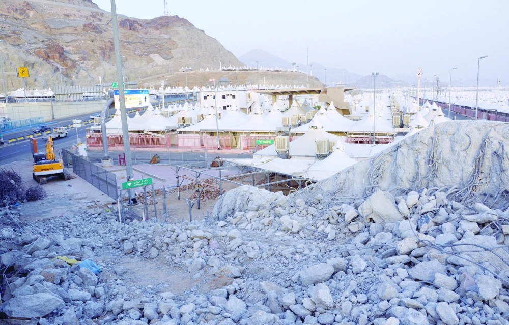 الأعمال بدأت في شارع 206 لتحويله إلى منفذ للجمرات                                                                   (عبدالمحسن دومان) 