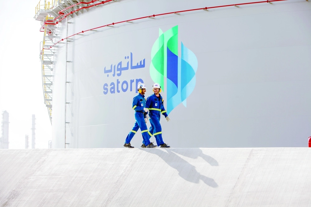 مهندسان في منشأة تابعة لساتورب                               (مكة)