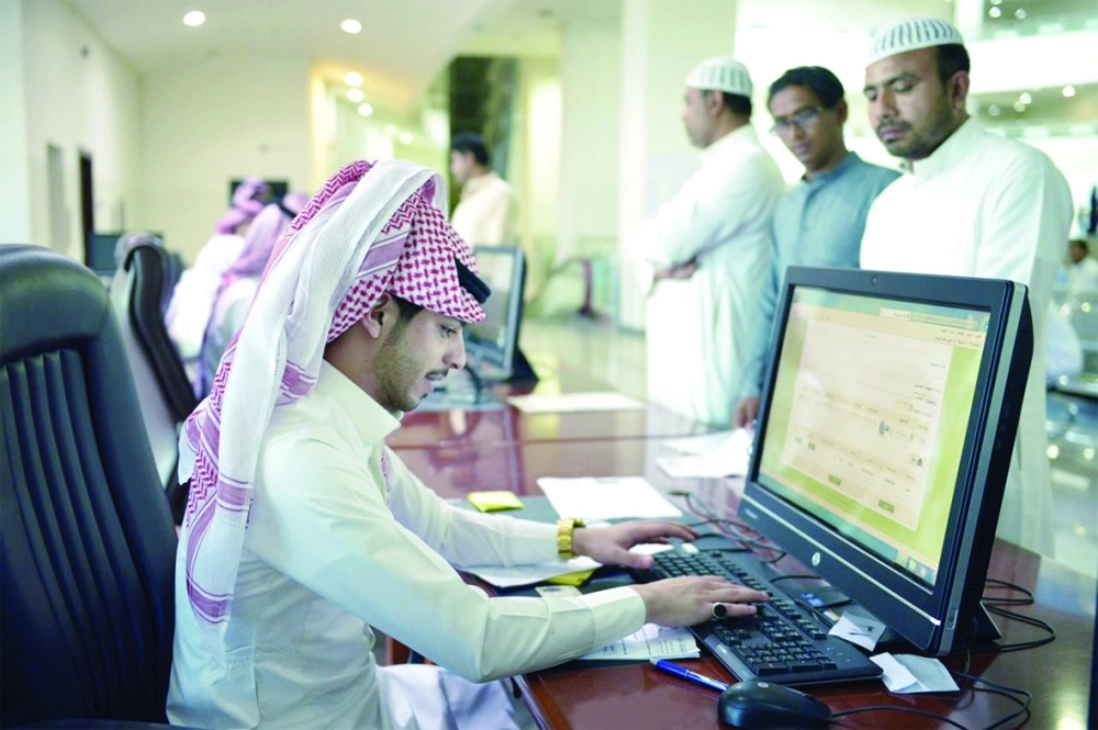 موظف بالمحكمة ينهي إجراءات الجالية البرماوية                         (مكة)