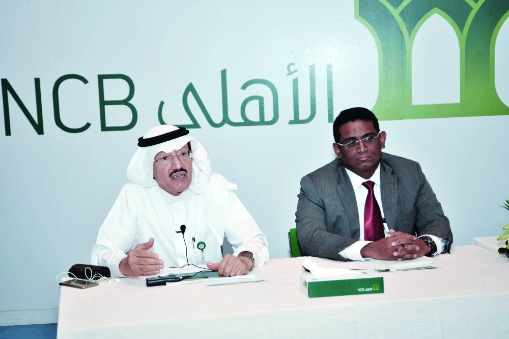 الشيخ خلال المؤتمر الصحفي أمس                                    (مكة)