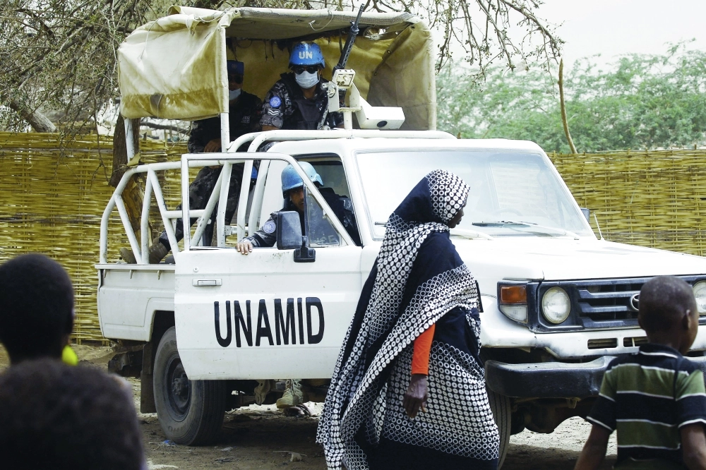 أعضاء من البعثة الأممية في دارفور                  (أ ف ب)