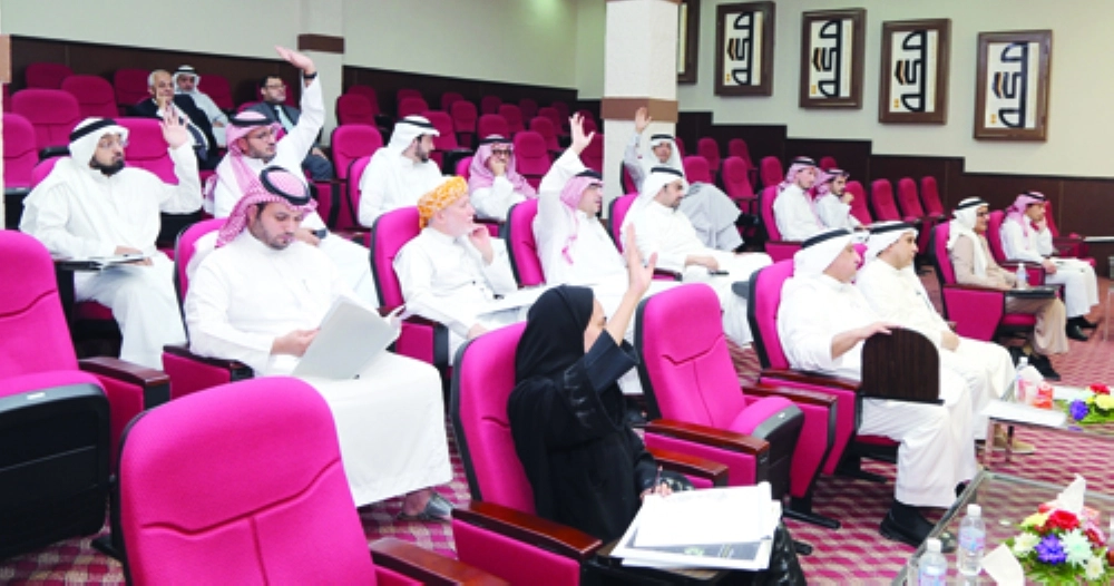 الأعضاء أثناء التصويت (أحمد جابر)