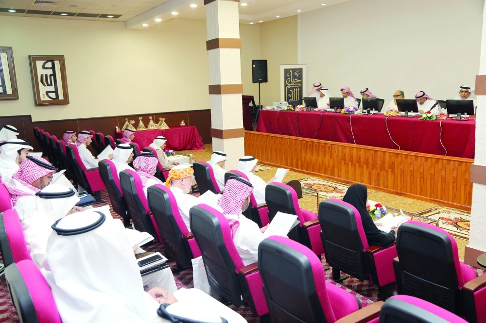 أثناء انعقاد الجمعية في مقر الصحيفة أمس ( أحمد جابر)