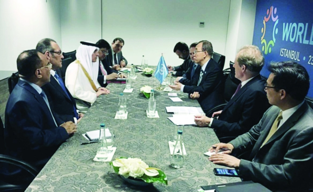 مباحثات بين الجبير ومون على هامش القمة الإسلامية بإسطنبول                                   (واس)