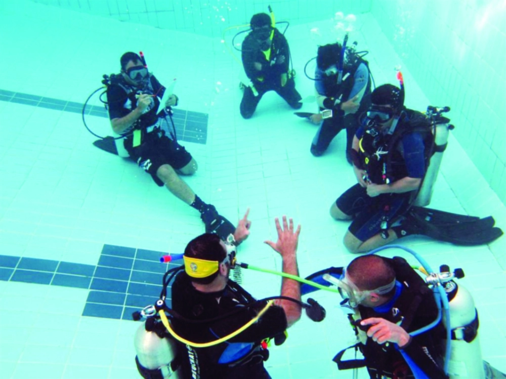 جانب من دورة تدريبية في الغوص