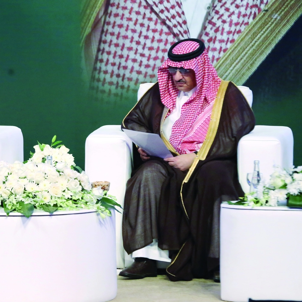 الأمير محمد بن نايف يطالع فقرات الحفل (ياسر بخش) 