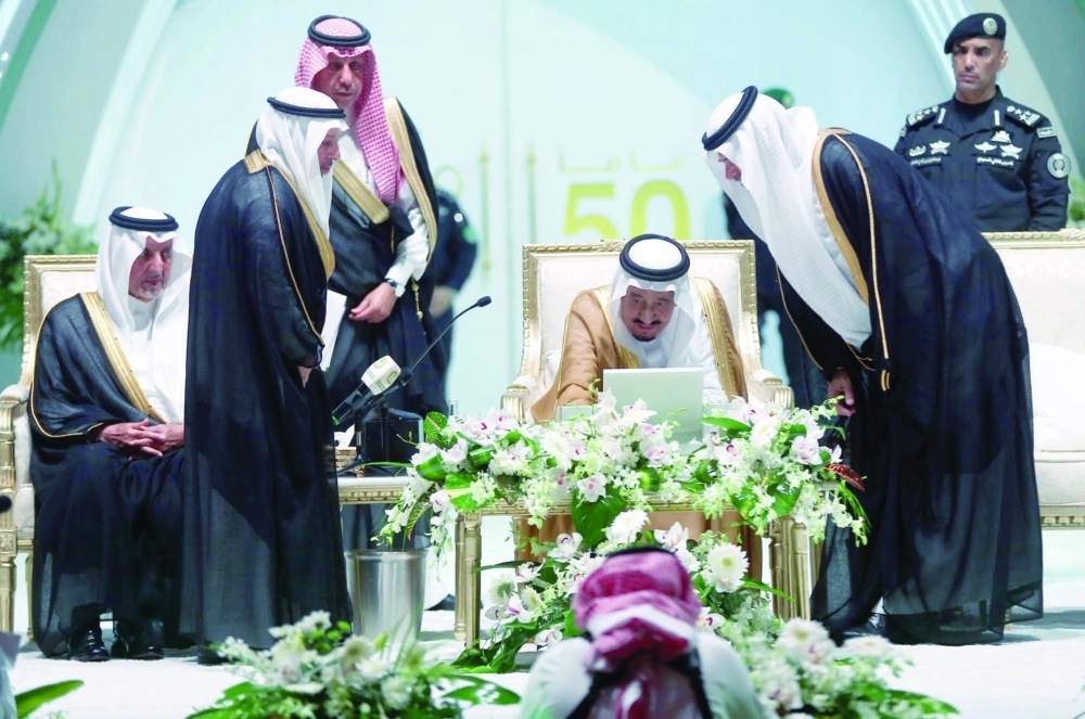 الملك سلمان يضع حجر الأساس لعدد من المشاريع   