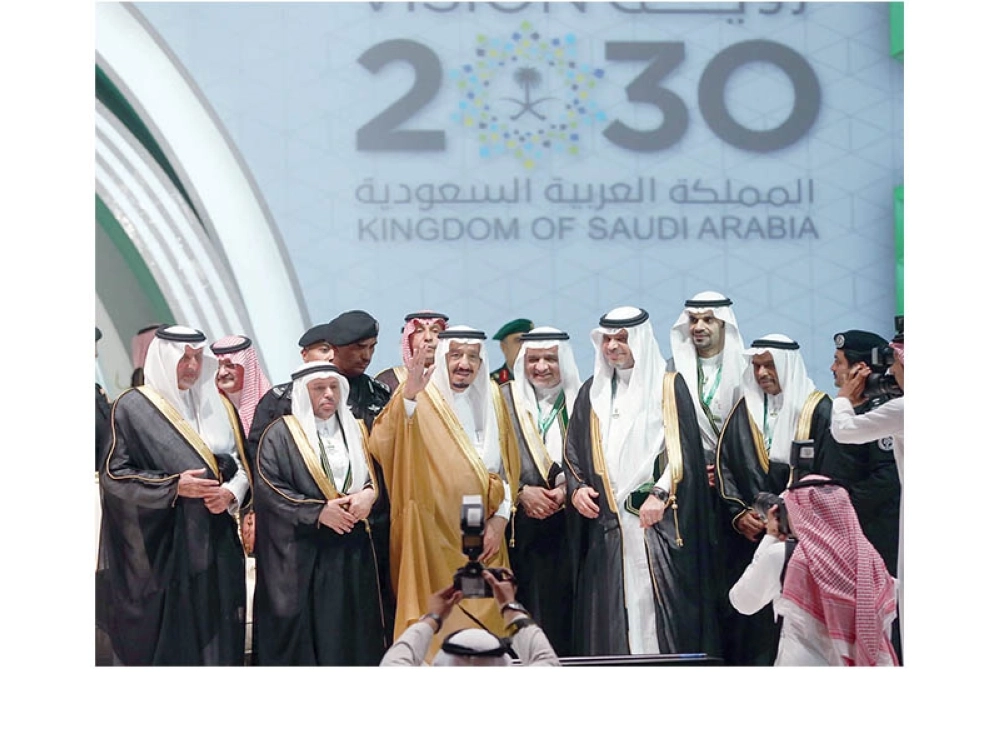 

    خادم الحرمين في حفل جامعة الملك عبدالعزيز بمناسبة مرور 50 عاما على تأسيسها في جدة أمس (علي القرني)