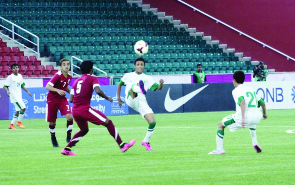 أخضر الناشئين في لقاء سابق مع قطر                            (مكة)