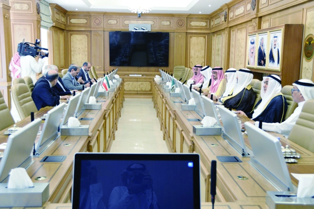 جانب من المفاوضات الأخيرة في مقر وزارة الحج بجدة                           (أحمد جابر)