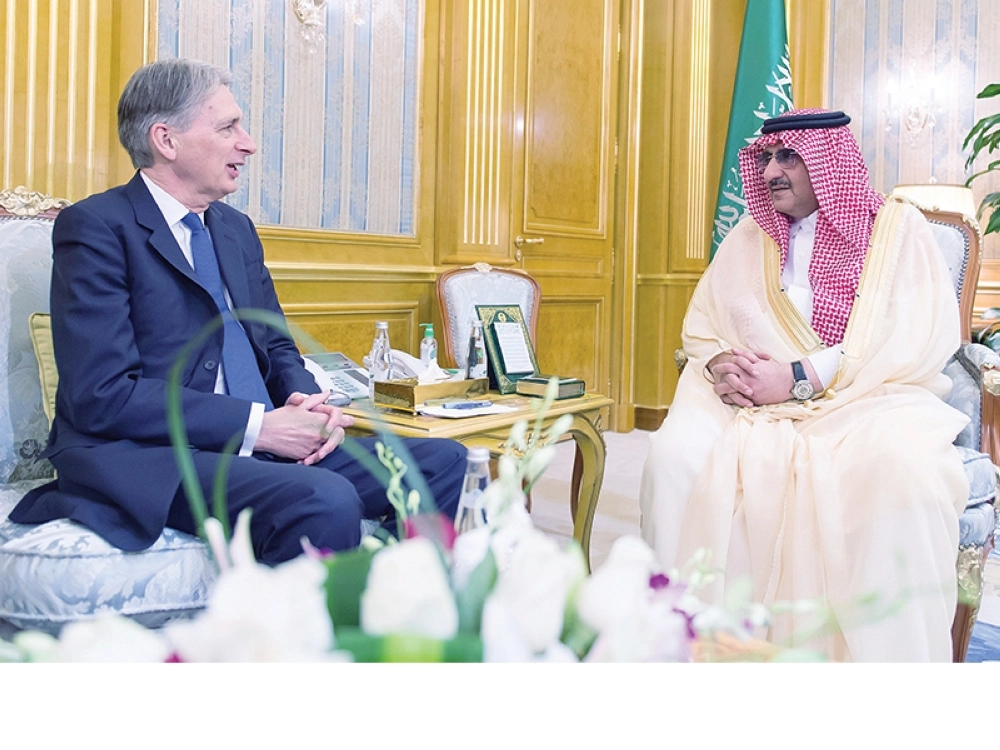 
ولي العهد مجتمعا مع هاموند
