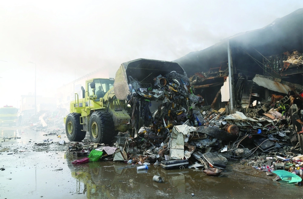 آثار حريق بأحد المحلات في حي الأثير بالدمام          (حمدان الدوسري)