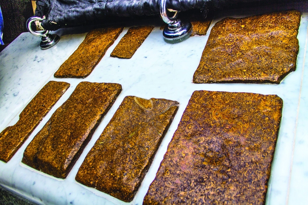 البلاطات الثماني          (أنس الحارثي)