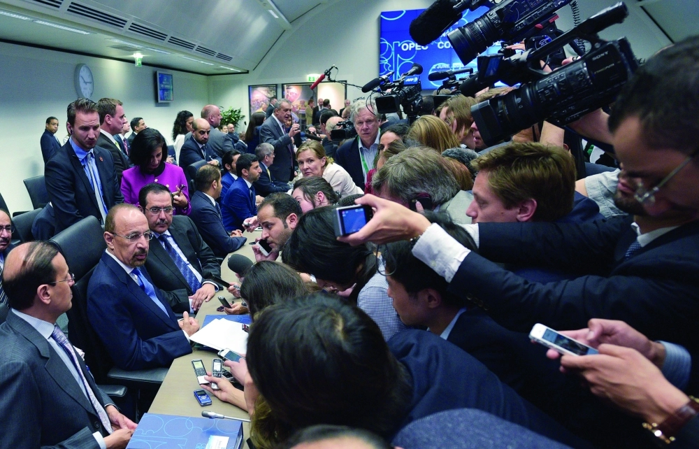 الفالح خلال حديثه للصحفيين                  (إ ب أ)