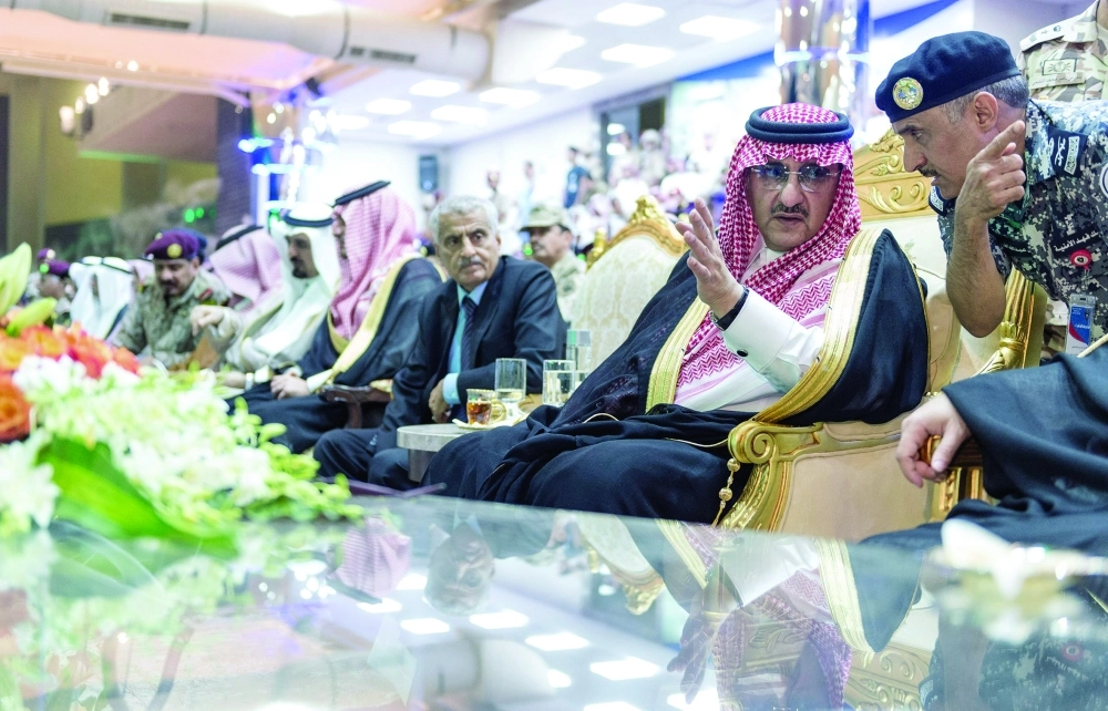 الأمير محمد بن نايف خلال حفل التخريج                                           (واس)