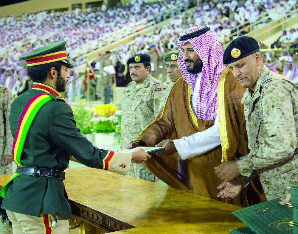 .. وخلال تكريم الخريجين من القوات البرية