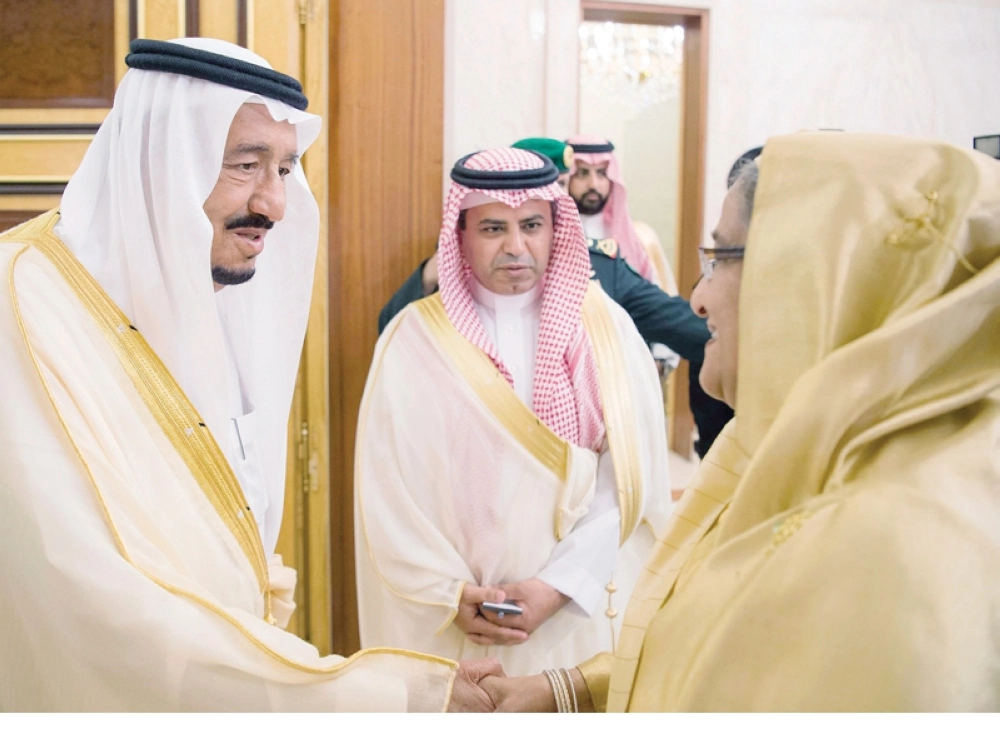 خادم الحرمين خلال استقباله رئيسة وزراء بنجلاديش في جدة (واس)