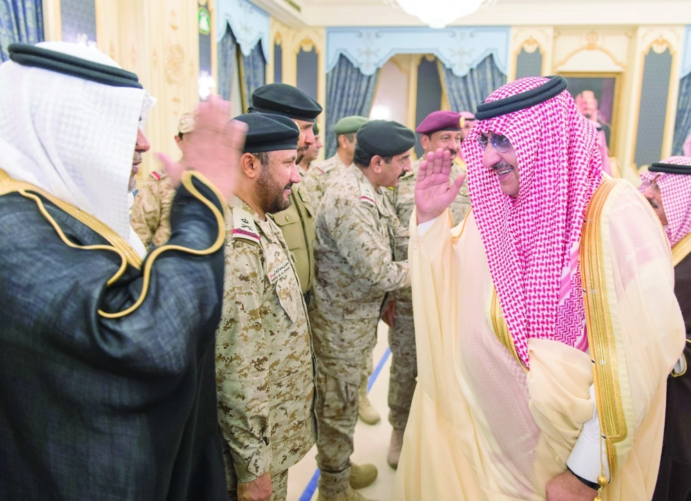 الأمير محمد بن نايف مستقبلا المهنئين برمضان