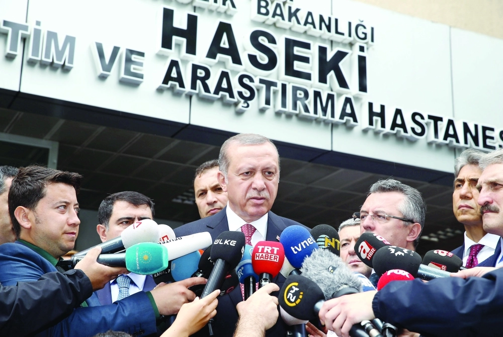 إردوغان متحدثا للصحفيين في إسطنبول                                          (رويترز)