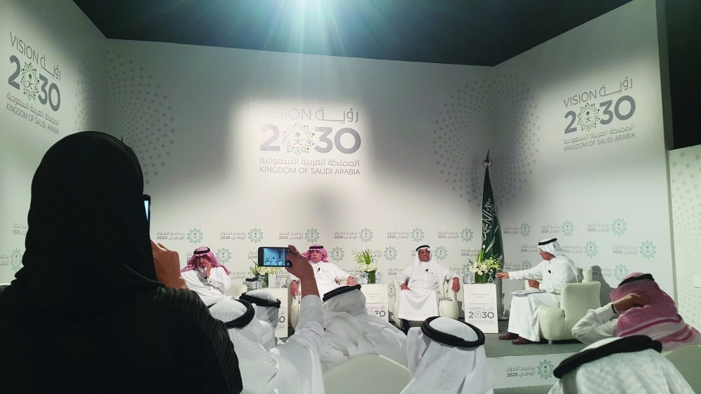 الوزراء الثلاثة في آخر أيام المؤتمر الصحفي بجدة أمس (مكة)