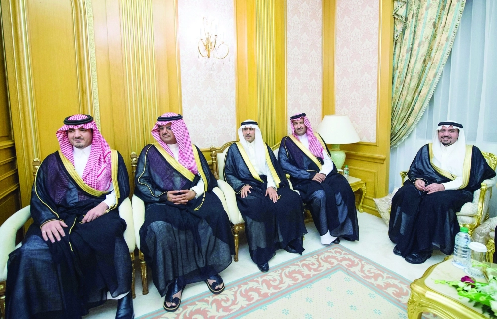 الأمراء فيصل بن سلمان ومنصور بن محمد وعبدالعزيز بن سعود ووكيل الداخلية أحمد السالم