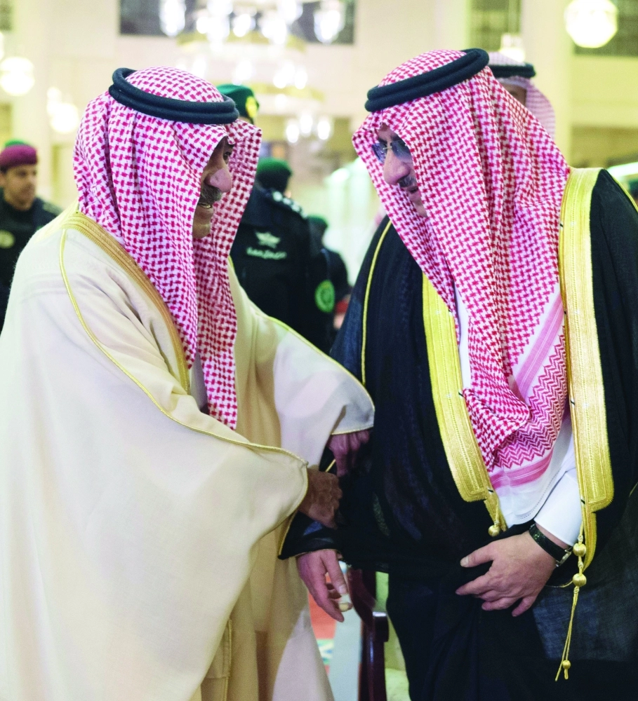 الأمير مقرن بن عبدالعزيز في حديث مع ولي العهد