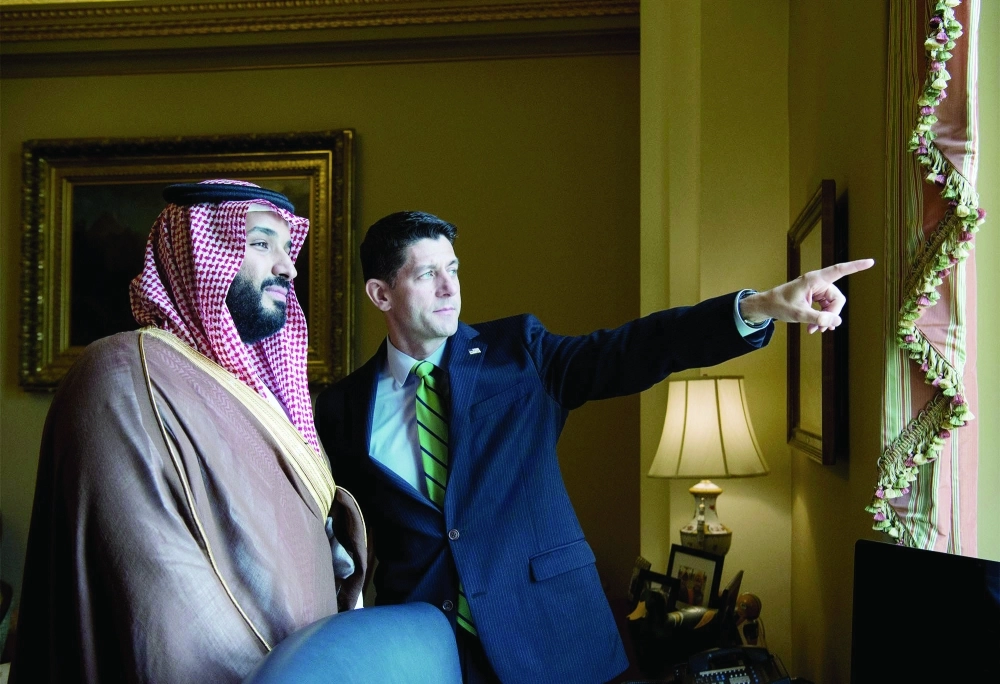 .. ويستمع لشرح من السيناتور كوتن