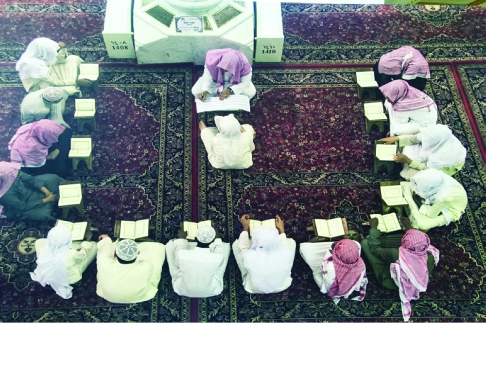 إحدى حلقات القرآن بالمسجد الحرام                    (مكة)