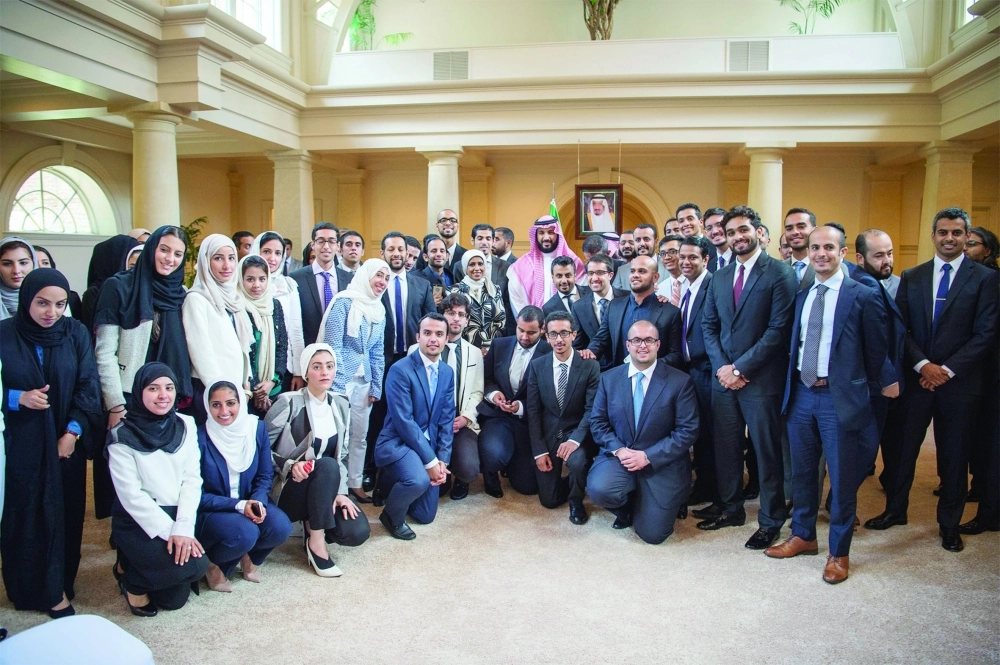 الأمير محمد بن سلمان خلال استقباله الطلاب المبتعثين (بندر الجلعود)
