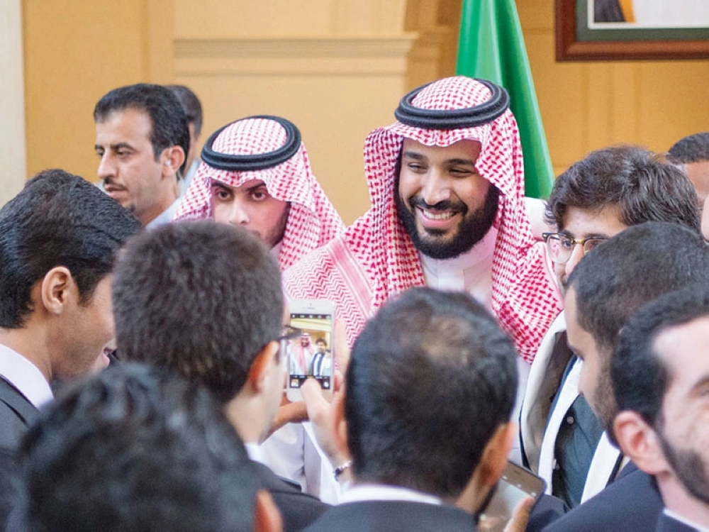 ولي ولي العهد خلال لقائه الطلاب في واشنطن أمس