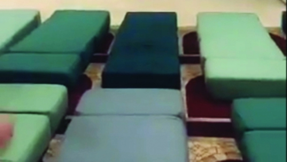 عدد من الأسرة المجهزة للمعتكفين