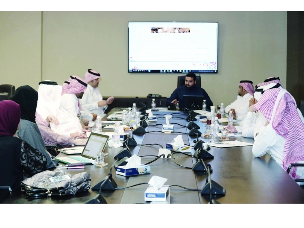 من اجتماع أعضاء لجنة شباب الأعمال         (مكة)