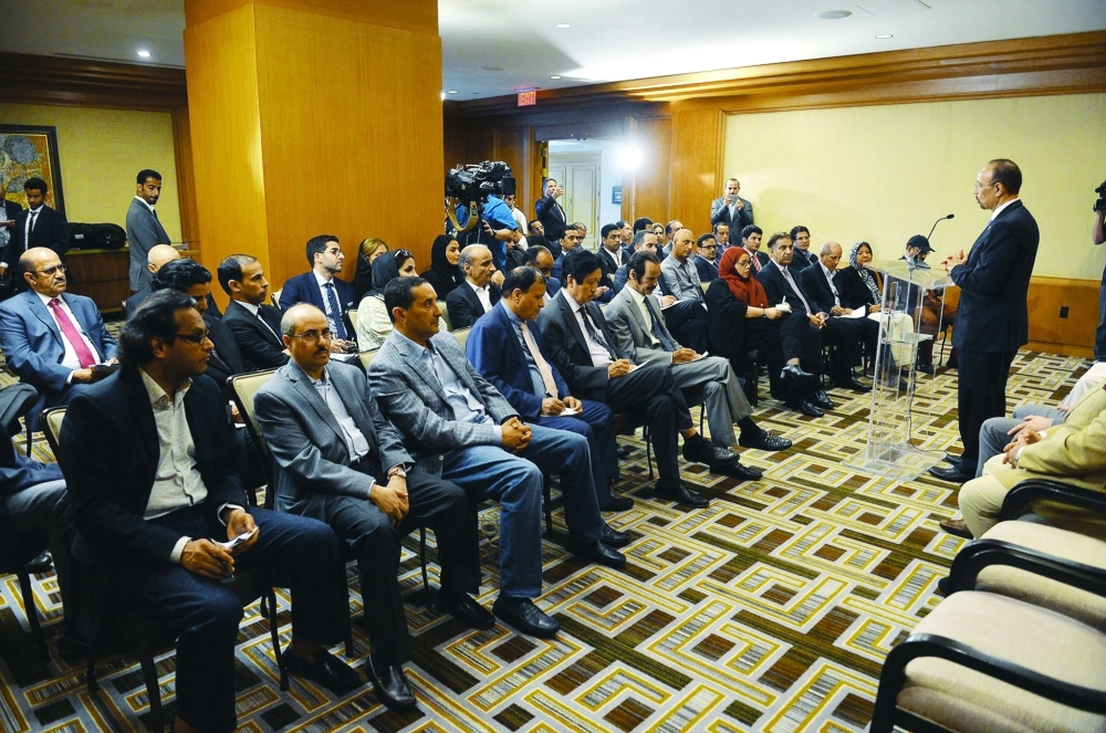 خالد الفالح يتحدث للإعلاميين السعوديين في واشنطن (واس)