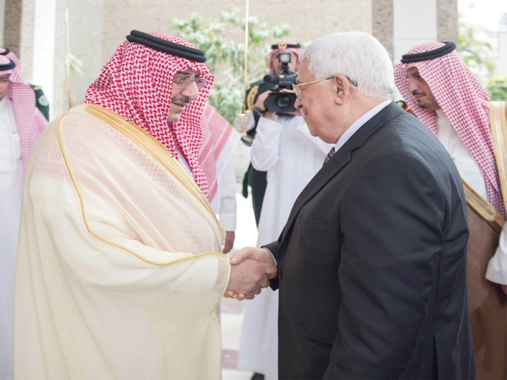 لأمير محمد بن نايف في حديث مع محمود عباس خلال اللقاء
